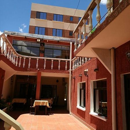 Vargas Hotel Tupiza Exterior photo